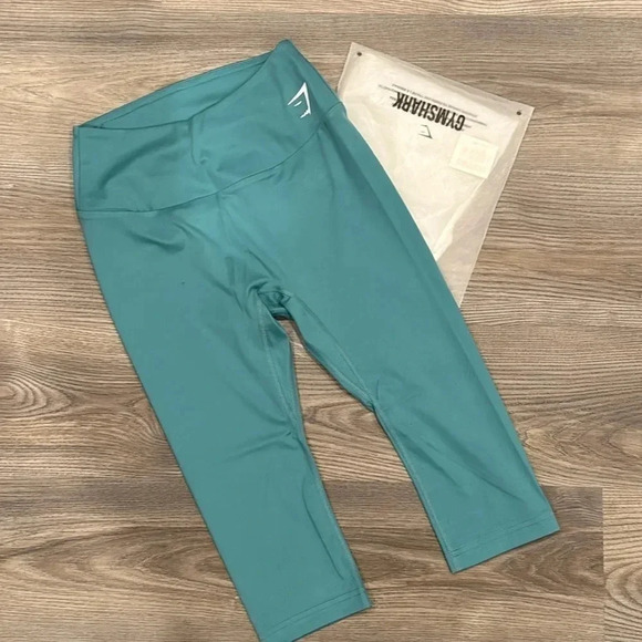 🍀 GYMSHARK NWT TRAINING CAPRIS SOZE MEDIUM - Picture 1 of 5